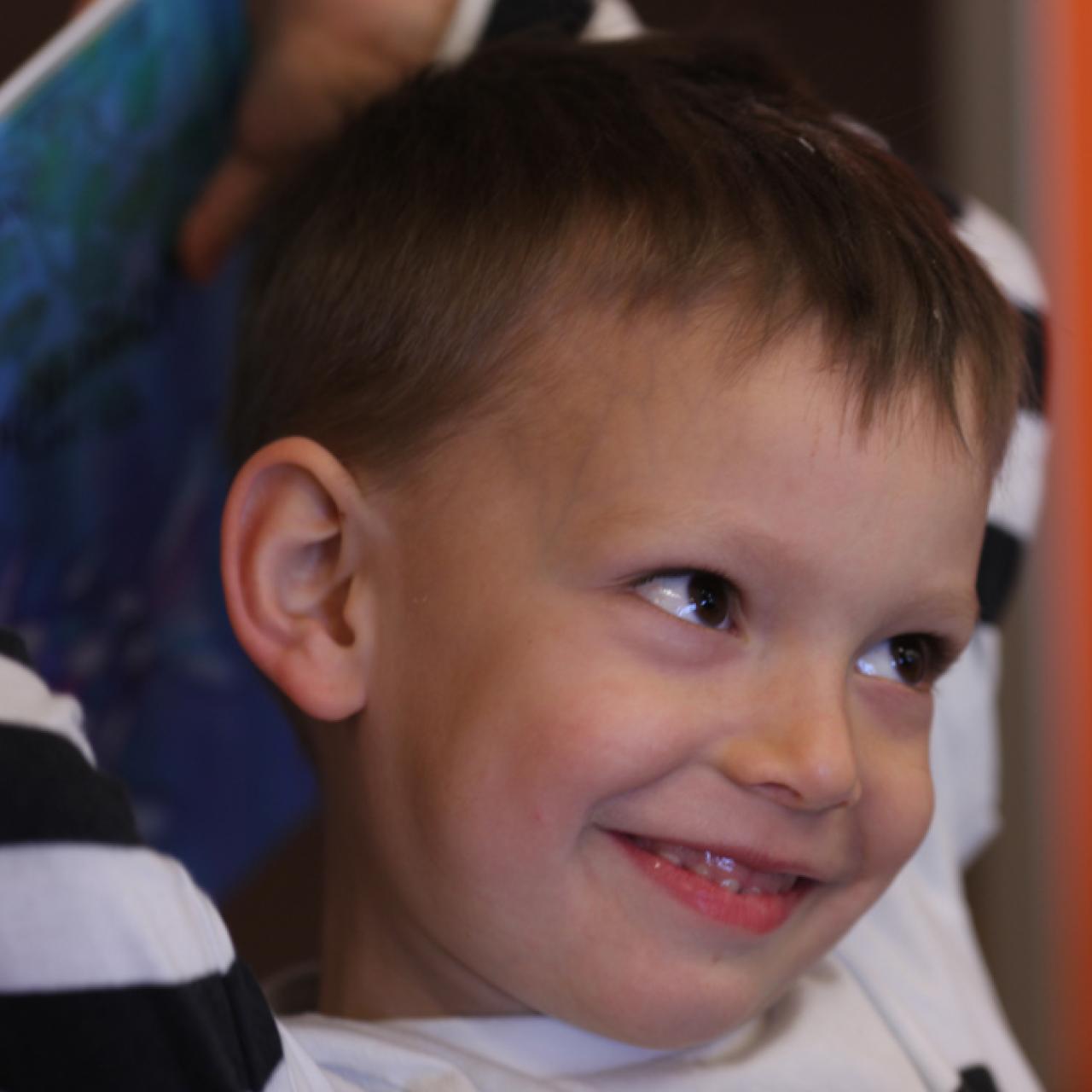 Symbolbild: Bub mit Buch